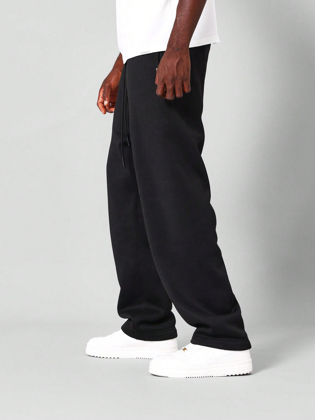 SUMWON Straight Fit Essential Jogger